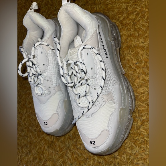 Balenciaga - Picture 2 of 3